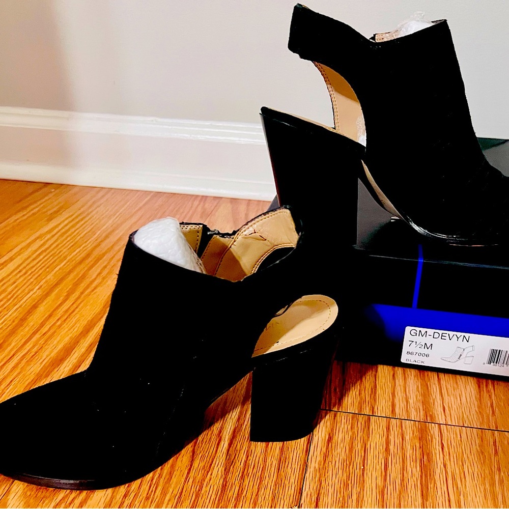 GunMetal DEVYN women’s black suede sling back.